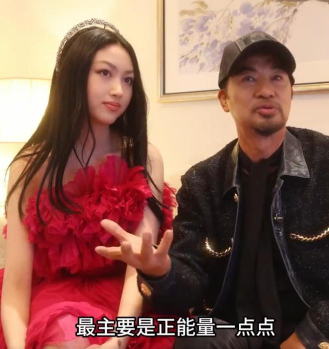 被评为最美星二代他的回应让人敬佩米乐m6任达华带女儿出席舞会女儿(图4)